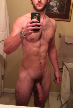 dannyblew:  Anyone know who this sexy guy is?  I want to ask him on a date. 😋