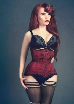 espartilhos:  Photography/Retouch: Dominic Jon Gregory - Professional Music/Portrait Photographer Model: Miss.Deadly.Red Mua: Coco Bean  Corset: valkyrie corsets Lipstick/foundation: Besame Cosmetics