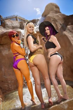 cosplay-booties:  Starfire, Terra, Raven (Teen Titans)