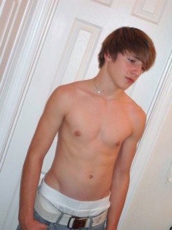 just-a-twink:  undie-fan-99:  Cute guy sagging white boxers  Shirtless &amp; cute with gorgeous hair… 