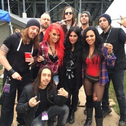 fuckyeahcristinascabbia:  Lacuna coil &amp; Butcher Babies. What a team  And these ladies are sooo beautiful!! 