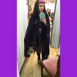 queenbluez:  I feel like Stevie Nicks in this cape (if Stevie Nicks ran a charity shop and was posing in the changing room with a shop full of customers) ðŸŒ»ðŸ‘¼ðŸ»âœŒðŸ»ï¸ #stevienicks #nocapes