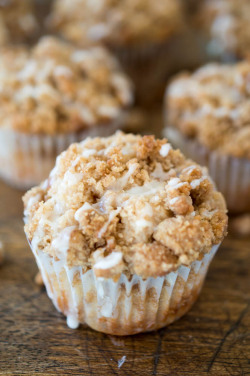 foodffs:  SOUR CREAM COFFEE CAKE STREUSEL MUFFINS  Really nice recipes. Every hour.   