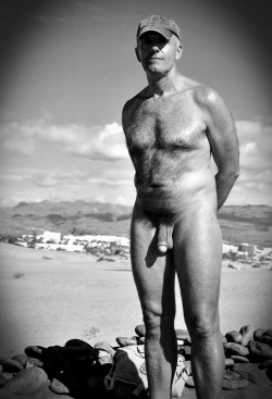 horny-dads:  Daddy @ the Beach  horny-dads.tumblr.com   