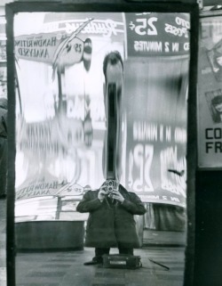 Autoportrait déformé, New-York, 1957.