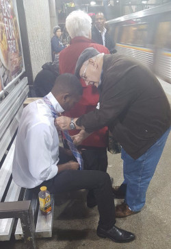 buzzfeed:  This picture of an older unidentified man helping a younger man tie his tie in Atlanta’s Lindbergh Center train station is rapidly spreading online, with people praising the act of kindness.