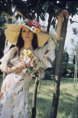 fitesorko: Edwige Fenech  Incidentally, any 'The Love Witch' fans need to check out some Edwige Fenech giallo films.The Case of the Bloody Iris (1972) is available on Amazon Prime videoYour Vice Is a Locked Room and Only I Have the Key  (1972) is