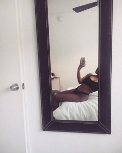 DaddysMistress leaned way back to catch the right angle on this sexy mirror selfie