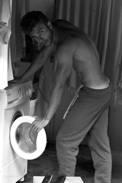 Love watching him do laundry ðŸ˜ http://imrockhard4u.tumblr.com