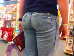 candidmaleass:  Hot Nerd Ass in Jeans @ Barnes &amp; Noble http://candidmaleass.tumblr.com/ 