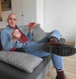 subtosolesofmenfootwear:  I m needing a fag for licking my soles while I drink my rosé.