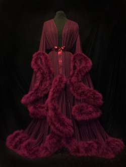 leneewashither:  tropicale-moderne: Boudoir by D'Lish dressing gowns   Omg I want this. Faux fur tho  I was just thinking that. I wonder if they make them with faux fur?