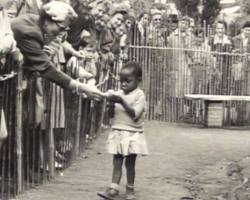 weakdaes:  descentintotyranny:  Through the 1950s, Africans and Native Americans Were Kept In Zoos As Exhibits Feb. 13 2014 Throughout the late 19th century, and well into the 1950′s, Africans and in some cases Native Americans, were kept as exhibits