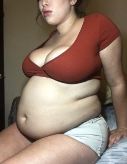 bellylover111:  muffint0pbelly:  sb131:  My big stuffed tum last night before bed, sometimes the tight outfits get too tight and I just feel the need to take them off 😏😊  you go girl 💖💖💖  Cannot get enough of this girl’s gut 😍😍