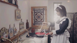 bluedragonkaiser:  onlylolgifs:  100 Sizzling Japanese maids in Action  That’s the face of a broken man.  rofl this would never break me~ &lt; |D