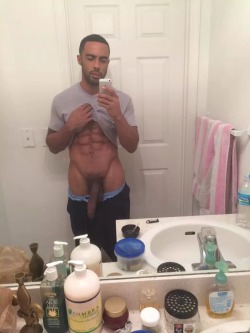 adls-xxx:  phillybarberfreak:  real-deal-inches: Quinton Hillock (Aka Strong Stallion) is a sex dream which came to life  Beautiful Site of a Black Man    God he’s life 😍