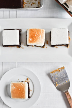 fig-and-honey:  no bake s’mores bars | how sweet it is 