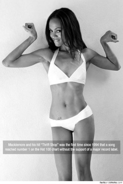 factsandchicks:  Macklemore and his hit “Thrift Shop” was the first time since 1994 that a song reached number 1 on the Hot 100 chart without the support of a major record label. source   Wtf does this fact have to do with Zoe Saldana&rsquo;s sexy