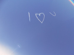 rookiekid:  so I went out to sit on the bench in our garden and have breakfast.. looked up and this is what I saw.. I love you too, whoever you are haha :P 