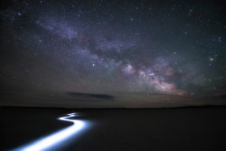 just&ndash;space:  Race to the Stars - Milky Way over the Alvord Desert Playa  js