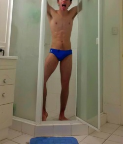 dillonj94:  Fun photos in the shower :D reblog