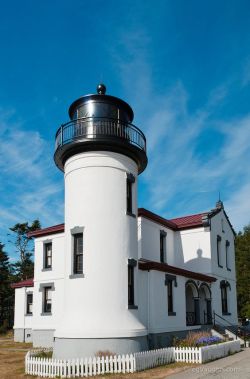 my-world-of-colour:   Admiralty Head Lighthouse at Fort Casey State Park, Whidbey Island, Washington  gregvaughn.photoshelter.com  