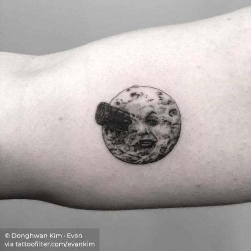 By Donghwan Kim · Evan, done in Manhattan.... a trip to the moon;small;astronomy;inner arm;tiny;ifttt;little;evankim;full moon;moon;illustrative;film and book