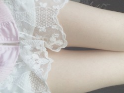 norse-mythology:  i hate my legs but im still posting this lol  What&rsquo;s wrong with the legs?  I don&rsquo;t see it.