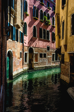 nubianbrothaz:  The Streets of Venice by