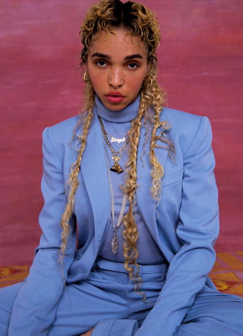 dailymusicians:  FKA TWIGS› photographed by Ruth Ossai for ELLE