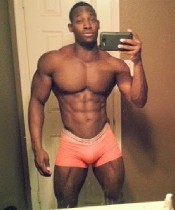 charlibal:  Guys with Iphone series Ripped