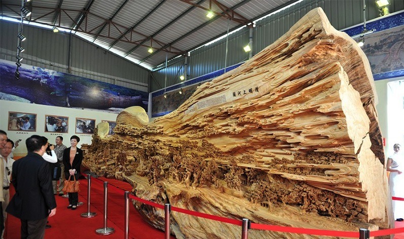 celestiteblue:  charlietimms:  Zheng Chunhui, a famous Chinese wood carver spent