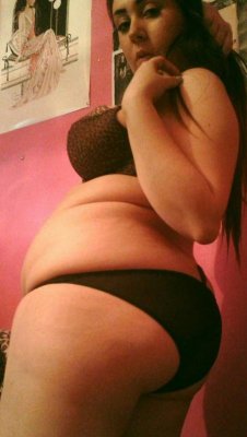 More hot girls gaining weight &amp; fatty queens: http://thefatterthebetter.tumblr.com/