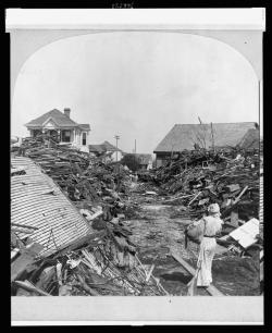 historicaltimes: 19th Street in Galveston, Texas following the 1900 Hurricane via reddit Seguir leyendo 