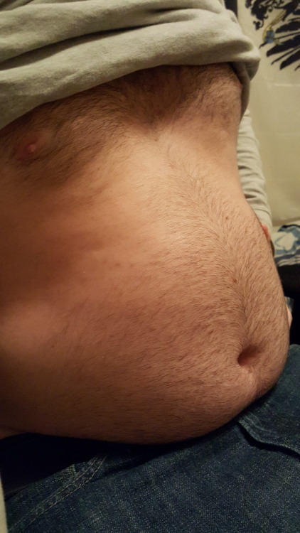mensabdomens:  cubladrius: Getting pudgy. Your belly is definitely sticking out more. 
