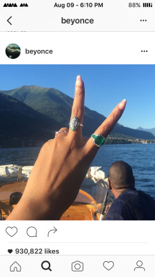 niambi:  notcisjustwombyn:  prettyboyshyflizzy:  trustanigga:  Beyoncé having twins and they name gone be ivory and emerald.  August 👀  LOOK AT THE WAY HA FINGERS ARE THICKER!!! SHE WAS PREGNANT!!!  JAY Z GOT 2 NECK ROLLS SHE WAS TELLIN US SHE WAS