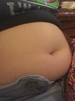 squishingmytum:  bigchubbybunny:  I don’t think these pants are buttoning for a while…. Oops. (Tease me please!)  Holy shit cute belly o:  No need for pants
