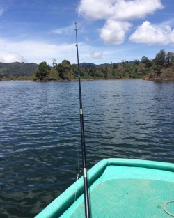 We went fishing and saw a bunch of celeb’s fincas including James a soccer player from Colombia’s National team.  #fishing #captaincolombia #famousfincas #Guatape #fishingseason2017  #fishingfortrout  #Colombia #SouthAmerica #🇨🇴 #lost #lostnachos