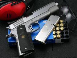 gunrunnerhell:  Detonics Scoremaster A rather obscure but sought after 1911. Although chambered in .45 ACP the Scoremaster was also available with a secondary barrel option allowing it to use an odd caliber, the .451 Detonics. The company itself has gone