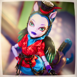 gorygazette:  Avea Trotter Gallops to Monster High Could this centaur/harpy ghoul get any scary-cuter?! Avea Trotter’s haunting the Monster High halls with her unique equestrian lurk. Get to know this new Hybrid: http://freakyfabulo.us/1gresMY