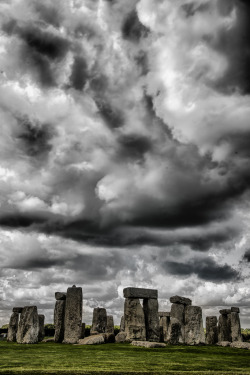 breathtakingdestinations:  Stonehenge - England (von howardignatius)