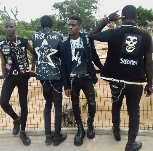 leftistbimbo: corpsemo:  &lt;3   tl;dr on the article: these guys are part of the Angolan goth scene 