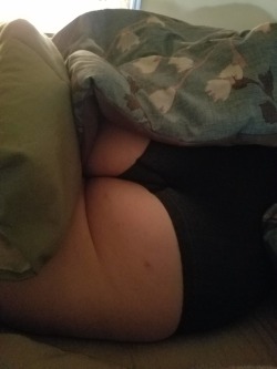 This has gotta be a secret sleeping ass shot! I love it! Keep up the good work and thanks for the submission!