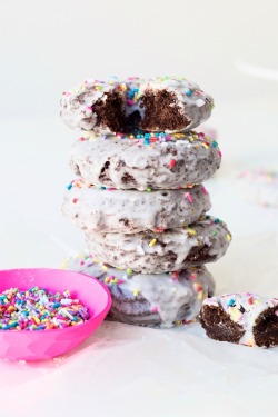 belgiumchocolategourmet:   Glazed Chocolate Cake Donuts Level: Easy ✦Recipe►http://www.studiodiy.com/2015/09/09/glazed-chocolate-cake-donuts-aka-my-favorite-donut/ 