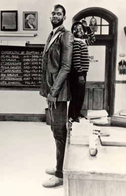 Gary Coleman with Kareem Abdul-Jabbar, 1982.