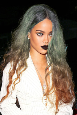 alert:chokesngags:  trublulotus:  she can have me with this look. dear GAWD.  fuck me up why dont you ri got damn  Ok can we just talk about how fucking perfect this look is? Her makeup is literally flawless that cut crease turquoise shit is giving me
