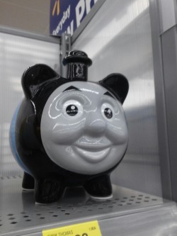 meowvgonspengler:  IM FUCKING CRYING I’M AT WALMART AND LOOK AT THIS HORRIFYING THING  WHY THE HELL WOULD YOU MAKE A THOMAS THE TANK ENGINE PIGGY BANK THAT’S STILL SHAPED LIKE A PIG   I’M LOSING IT FUCKING LOOK AT THIS NIGHTMARE SPAWN 