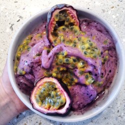 shrrrr1mp:emwellness:Organic blueberry and homegrown passion fruit banana ice cream. Vegan? Of course ✅  I literally though this was a bowl of some sort of horrific newborn amphibian alien life form from a horror movie