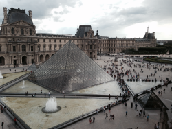 ombrume:  probably the last picture from Paris I’m posting tonight, the beautiful pyramid at the Louvre 