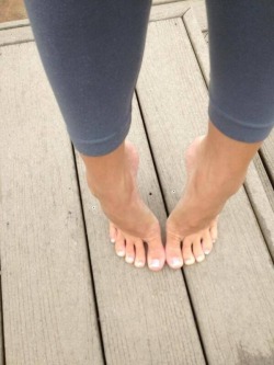 luv4hertoes:  Sexy cute long toes  Now that&rsquo;s lickalicious!